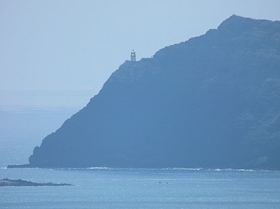 ラニカイトレイル展望台から見たマカプウ灯台