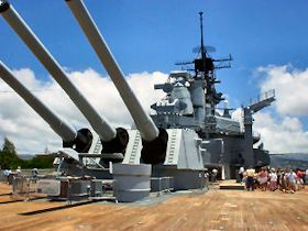 戦艦ミズーリの巨大な砲塔