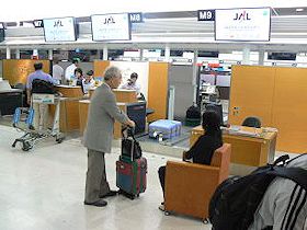 成田空港 JAL プライオリティカウンター