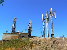 ハナウマ湾外輪山の通信設備