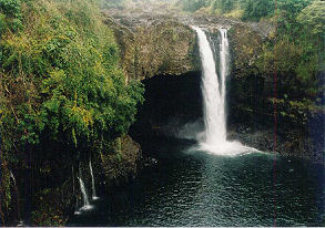 ハワイ島　虹の滝　レインボーフォール